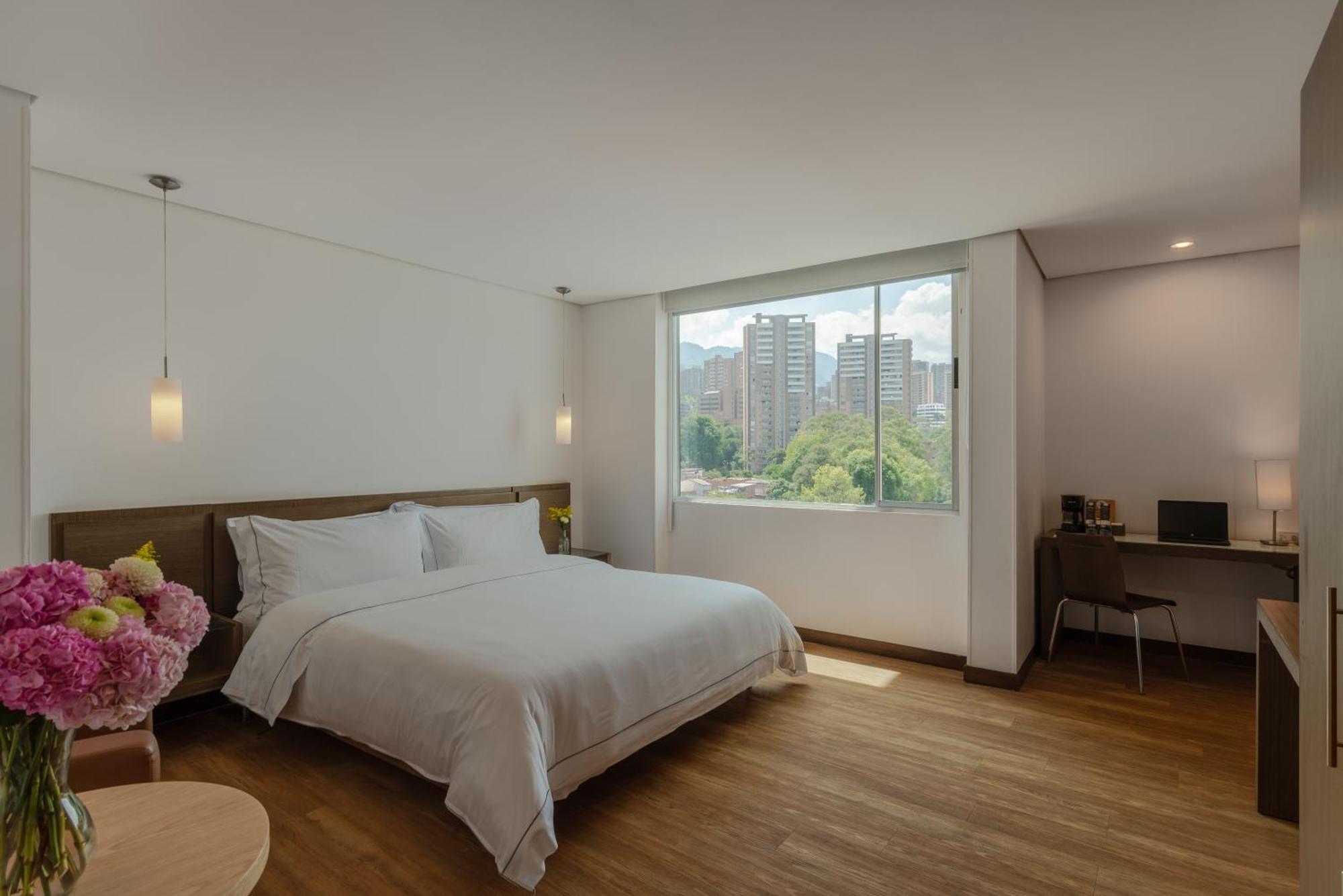 Apartamentos Poblado Alejandria By Housy Host Medellin Exterior photo