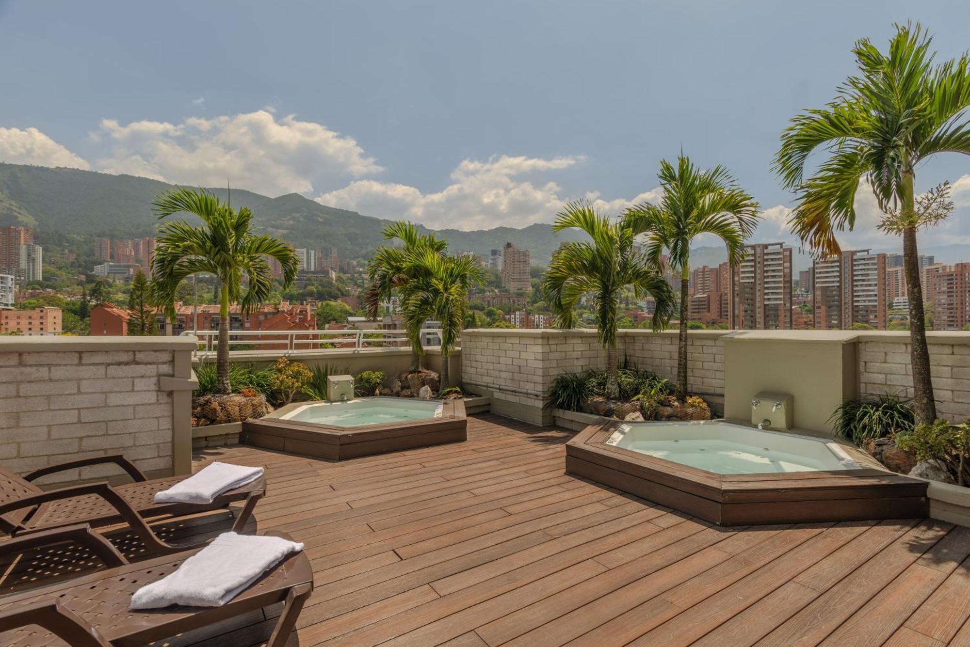 Apartamentos Poblado Alejandria By Housy Host Medellin Exterior photo