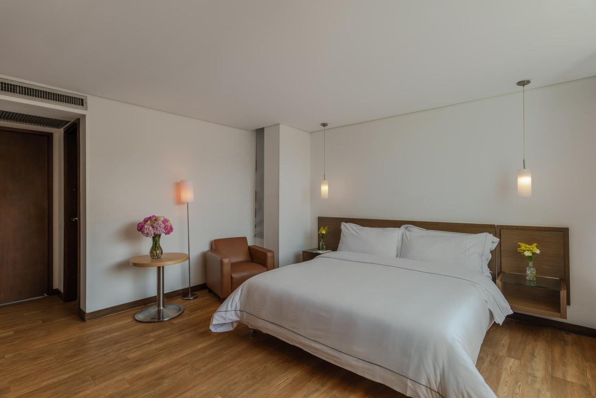 Apartamentos Poblado Alejandria By Housy Host Medellin Exterior photo