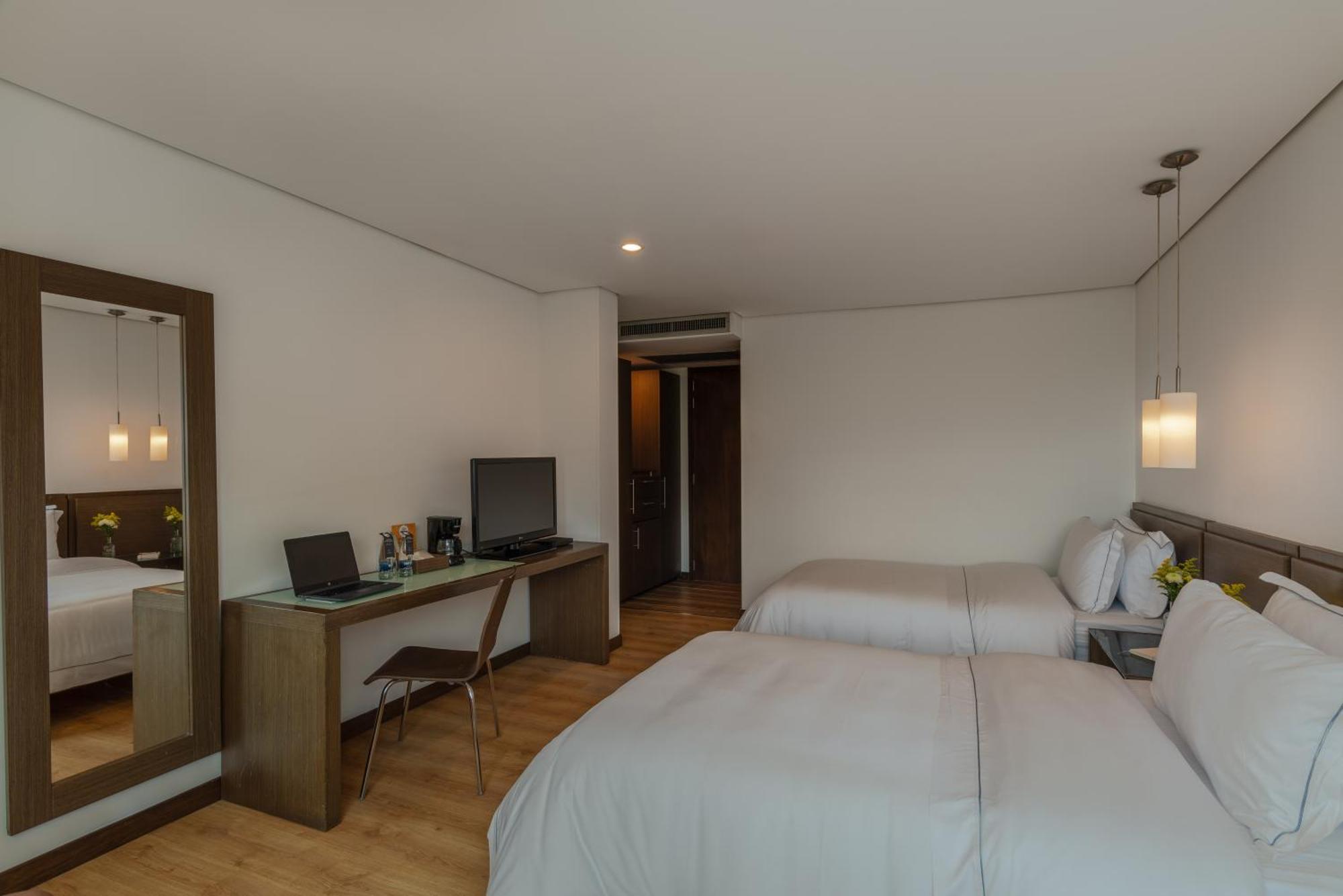 Apartamentos Poblado Alejandria By Housy Host Medellin Exterior photo
